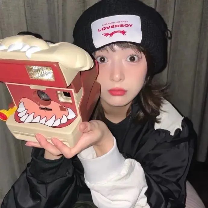 山有九色念有卿